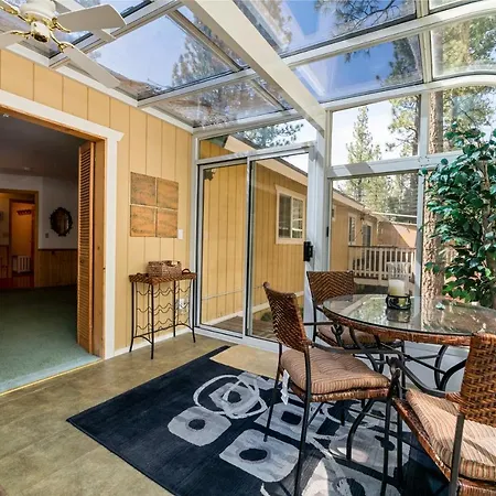 Cozy Fox Cabin - Stunning Big Bear Property With Hot Tub, Foosball And Much More!